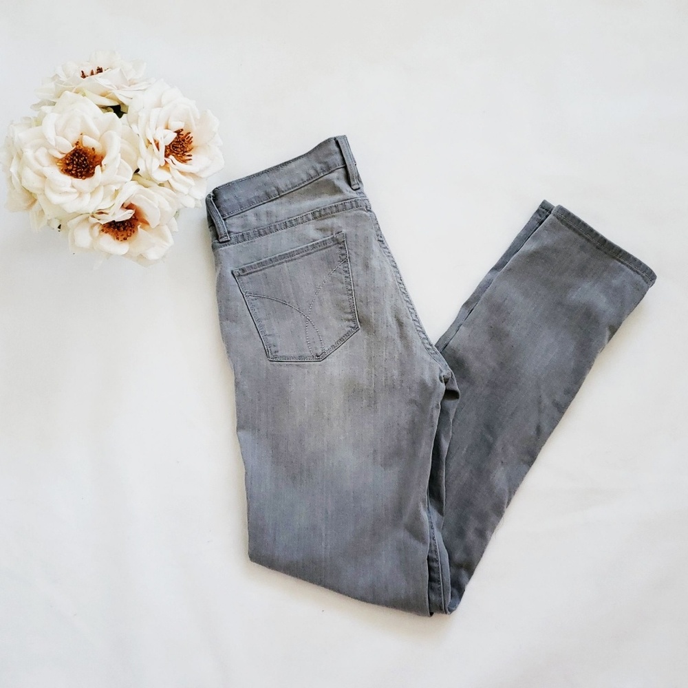 EUC Grey Calvin Klein Skinny Jeans - 8 x 32